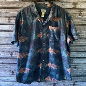 LL Bean Men's Short-Sleeved Button-Down Shirt‎ Size Blue Mountain Logo Pocket